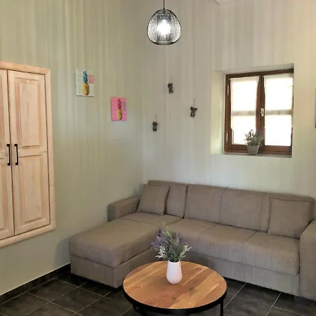 Stone House Dom wakacyjny Chalki Town