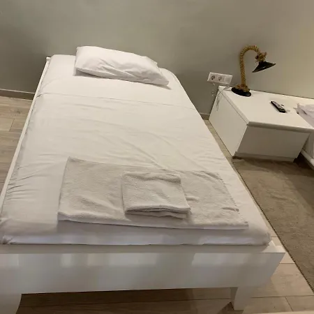 Stone House * האלקי